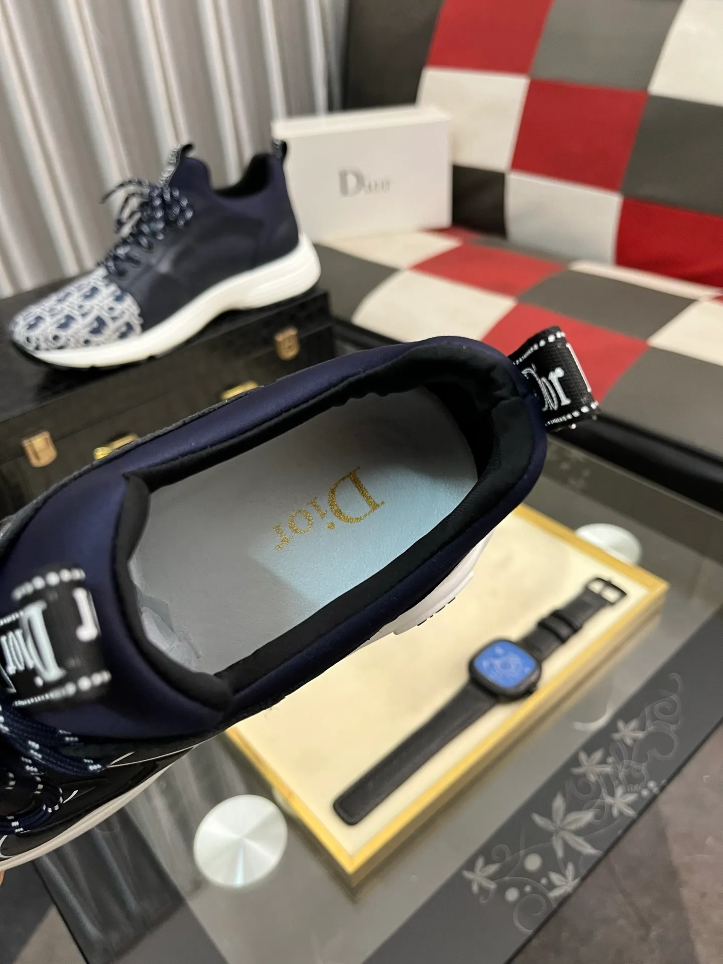 Men's clothing and shoes 💰458⌚️⌚️ Dior's casual and sporty style is combined with the elements of dad bag-soled shoes. It has successfully broken through the dad shoe style that has been on the streets in recent years and has become a beautiful landscape in luxury goods. The fabric is high mercerized with breathable mesh. The mesh on both sides of the shoe is made of three layers of composite technology. The bottom process uses package molding fabrics: imported high mercerized 🐂 cowhide stitching with original customized D-shaped mesh code number: 38-445️⃣Colors available